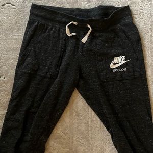 Cropped Nike sweats